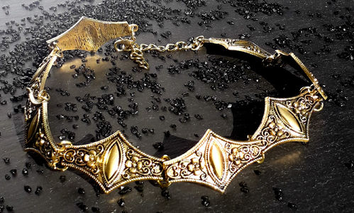 Mittelalterliches Halsband